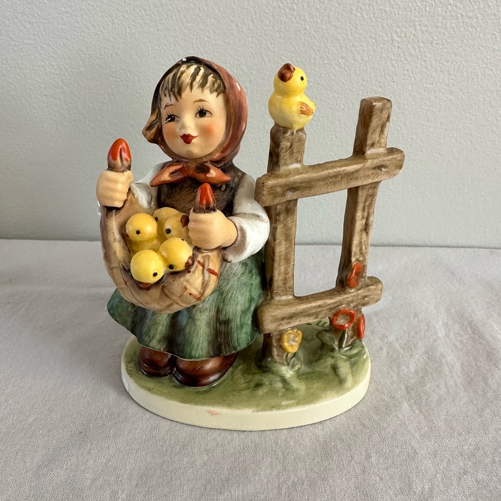 Goebel Hummel Chicken Licken Figurine #385